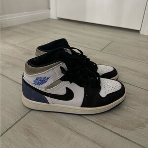 Jordan 1 Mid Royal Toe